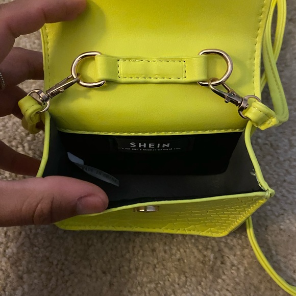 Mini neon green cross body 🎾 - Picture 3 of 3